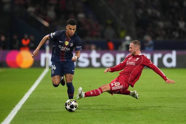 Alexis Mac Allister of Liverpool receives a yellow card for a foul on Desire Doue of PSG Paris Saint-Germain v Liverpool, UEFA Champions League, Quarter Final, First Leg, Football, Parc des Princes, Paris, France - 08 Apr 2026Paris Parc des Princes France EDITORIAL USE ONLY No use with unauthorised audio, video, data, fixture lists, club league logos or live services. Online in-match use limited to 120 images, no video emulation. No use in betting, games or single club league player publications. Copyright: xDavexWinter Shutterstockx 16811861bf