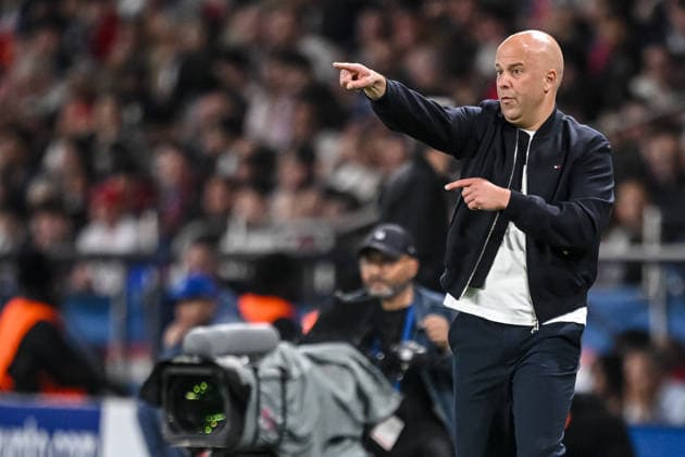 Trainer Arne Slot (Liverpool FC) gestures during the UEFA Champions League 2025 26 Quarter-Final First Leg match between Paris Saint-Germain FC and Liverpool FC at Parc des Princes on April 8, 2026 in Paris, France. (Photo by Harry Langer DeFodi Images) -