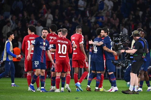 FOOTBALL : PSG vs Liverpool - Ligue des Champions - 08 04 2026 PSG players and Liverpool players shake hands following the UEFA Champions League match between Paris Saint Germain and Liverpool FC at Parc Des Princes on April 08 , 2026 in Paris, France. ( Photo by Federico Pestellini PsnewZ ) ParisFrance  Copyright: xFedericoxPestellinix