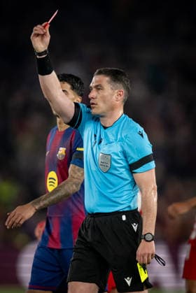 The referee shows the red card to Pau Cubarsi FC Barcelona, Barca during a UEFA Champions League match between FC Barcelona and Atletico de Madrid at Spotify Camp Nou in Barcelona, , Spain, on April 08 2026. Photo by Felipe Mondino Copyright: x@FELIPExMONDINOx