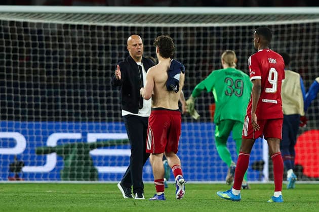 Paris Saint-Germain v Liverpool, UEFA Champions League Liverpool Manager Arne Slot NED and Liverpool defender Milos Kerkez (6) after the Paris Saint-Germain v Liverpool UEFA Champions League Quarter-Final, 1st Leg match at Parc de Princes, Paris, France on 8 April 2026 Credit: Ian Stephen Every Second Media Editorial use only. All images are copyright Every Second Media Limited. No images may be reproduced without prior permission. Copyright: xIMAGO EveryxSecondxMediax ESM-1895-0103 IanxStephenx xEveryxSecondxMediax