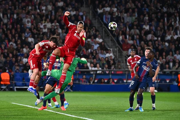 FOOTBALL : PSG vs Liverpool - Ligue des Champions - 08 04 2026 Goalkeeper Matvey Safonov of Paris Saint Germain and Virgil van Dijk of Liverpool during the UEFA Champions League match between Paris Saint Germain and Liverpool FC at Parc Des Princes on April 08 , 2026 in Paris, France. ( Photo by Federico Pestellini PsnewZ ) ParisFrance  Copyright: xFedericoxPestellinix