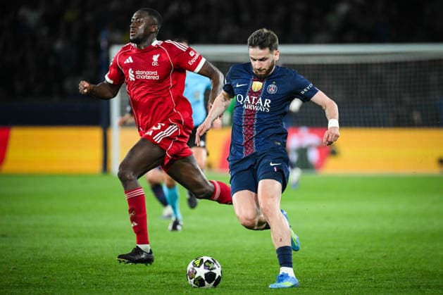 April 8, 2026, Paris, France, France: Ibrahima KONATE of FC Liverpool and Khvicha KVARATSKHELIA of PSG during the UEFA Champions League match between Paris Saint-Germain and Liverpool FC at Parc des Princes Stadium on April 08, 2026 in Paris, France. Paris France - ZUMAm308 20260408_zsp_m308_012 Copyright: xMatthieuxMirvillex