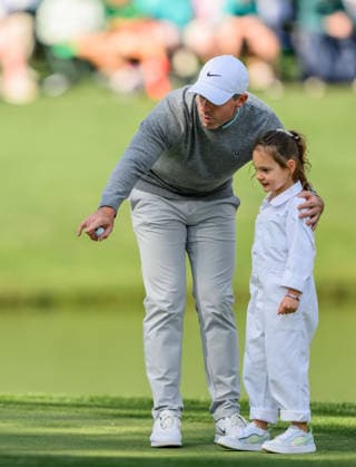 260408 Rory McIlroy of Northern Ireland with his daughter Poppy during the Par Three Contest prior to the 2026 Masters Golf Tournament on April 8, 2026 in Augusta. Photo: Petter Arvidson BILDBYRAN kod PA PA1192 golf masters bbeng the masters augusta Copyright: PETTERxARVIDSON BB260408PA119