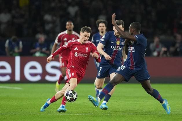 Florian Wirtz of Liverpool takes on Nuno Mendes of PSG Paris Saint-Germain v Liverpool, UEFA Champions League, Quarter Final, First Leg, Football, Parc des Princes, Paris, France - 08 Apr 2026Paris Parc des Princes France EDITORIAL USE ONLY No use with unauthorised audio, video, data, fixture lists, club league logos or live services. Online in-match use limited to 120 images, no video emulation. No use in betting, games or single club league player publications. Copyright: xDavexWinter Shutterstockx 16811861ix