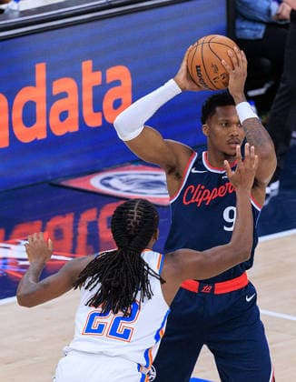 April 8, 2026, Inglewood, California, USA: Bennedict Mathurin 9 of the Los Angeles Clippers looks to pass during a 2026 NBA, Basketball Herren, USA regular season game against the Oklahoma City Thunder on Wednesday April 8, 2026 at Intuit Dome Arena in Inglewood, California. JAVIER ROJAS PI Inglewood USA - ZUMAp124 20260408_zaa_p124_011 Copyright: xJavierxRojasx