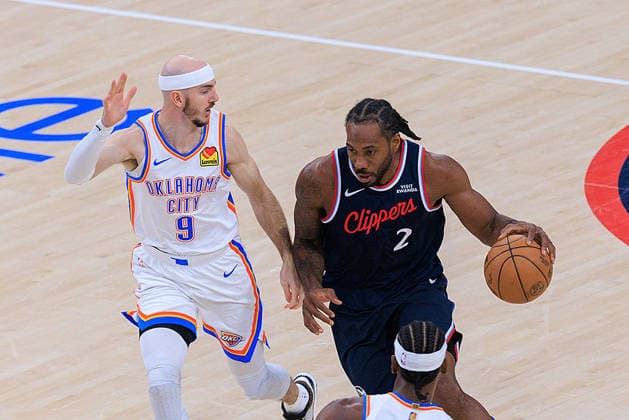 April 8, 2026, Inglewood, California, USA: Kawhi Leonard 2 of the Los Angeles Clippers is guarded by Alex Caruso 9 of the Oklahoma City Thunder during a 2026 NBA, Basketball Herren, USA regular season game on Wednesday April 8, 2026 at Intuit Dome Arena in Inglewood, California. JAVIER ROJAS PI Inglewood USA - ZUMAp124 20260408_zaa_p124_012 Copyright: xJavierxRojasx