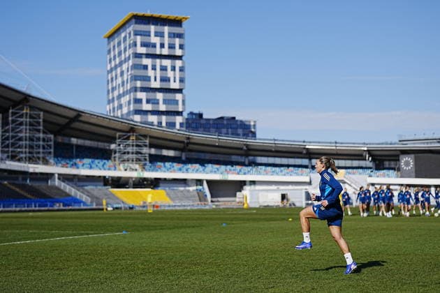 GOTHENBURG, SWEDEN 20260409 Johanna Rytting Kaneryd practices a little on her own when the women s national football team trains at Ullevi in connection with the gathering in Gothenburg for the World Cup qualifiers. GÖTEBORG SWEDEN x9200x