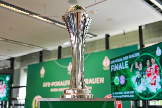 09.04.2026, xydrx, Fußball, DFB Pokal, Frauen, Finalisten-Talk und Cup Handover, Saison 2025 2026, Rhein-Energie-Stadion: Trophäe des DFB Pokals der Frauen DFB regulations prohibit any use of photographs as image sequences and or quasi-video. Copyright: HMBxMedia YannisxDreimann