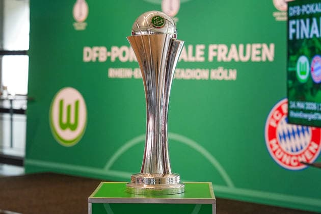 09.04.2026, xydrx, Fußball, DFB Pokal, Frauen, Finalisten-Talk und Cup Handover, Saison 2025 2026, Rhein-Energie-Stadion: Trophäe des DFB Pokals der Frauen DFB regulations prohibit any use of photographs as image sequences and or quasi-video. Copyright: HMBxMedia YannisxDreimann