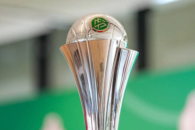 09.04.2026, xydrx, Fußball, DFB Pokal, Frauen, Finalisten-Talk und Cup Handover, Saison 2025 2026, Rhein-Energie-Stadion: Nahaufnahme der Trophäe des DFB Pokals der Frauen DFB regulations prohibit any use of photographs as image sequences and or quasi-video. Copyright: HMBxMedia YannisxDreimann