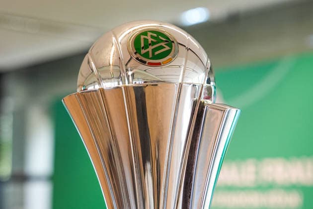09.04.2026, xydrx, Fußball, DFB Pokal, Frauen, Finalisten-Talk und Cup Handover, Saison 2025 2026, Rhein-Energie-Stadion: Nahaufnahme der Trophäe des DFB Pokals der Frauen DFB regulations prohibit any use of photographs as image sequences and or quasi-video. Copyright: HMBxMedia YannisxDreimann