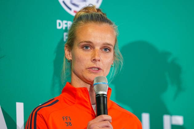 09.04.2026, xydrx, Fußball, DFB Pokal, Frauen, Finalisten-Talk und Cup Handover, Saison 2025 2026, Rhein-Energie-Stadion: Anna Klink (FC Bayern München) DFB regulations prohibit any use of photographs as image sequences and or quasi-video. Copyright: HMBxMedia YannisxDreimann