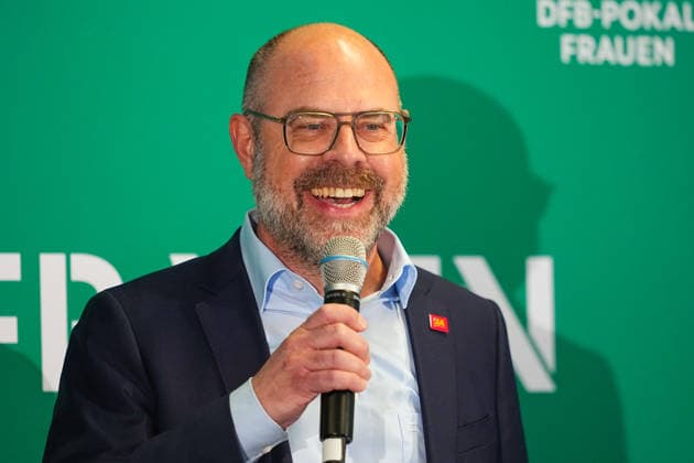 09.04.2026, xydrx, Fußball, DFB Pokal, Frauen, Finalisten-Talk und Cup Handover, Saison 2025 2026, Rhein-Energie-Stadion: Lutz Wingerath (Geschäftsführer Kölner Sportstätten) DFB regulations prohibit any use of photographs as image sequences and or quasi-video. Copyright: HMBxMedia YannisxDreimann