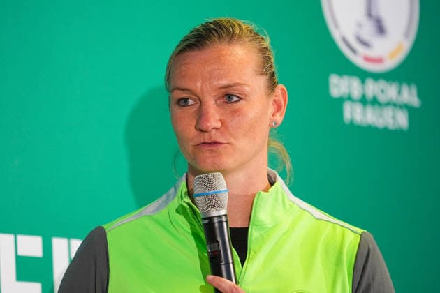 09.04.2026, xydrx, Fußball, DFB Pokal, Frauen, Finalisten-Talk und Cup Handover, Saison 2025 2026, Rhein-Energie-Stadion: Alexandra Popp (VfL Wolfsburg) DFB regulations prohibit any use of photographs as image sequences and or quasi-video. Copyright: HMBxMedia YannisxDreimann