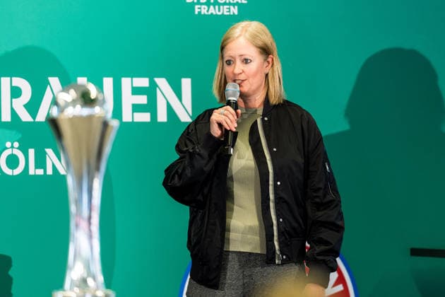 DFB-Pokal der Frauen: Finalistinnen-Talk & Cup-Handover; 09.04.2026 Renate Lingor (DFB) DFB-Pokal der Frauen: Finalistinnen-Talk & Cup-Handover, Köln, RheinEnergiestadion am 09.04.2026 Copyright: xBEAUTIFULxSPORTS Wunderlx