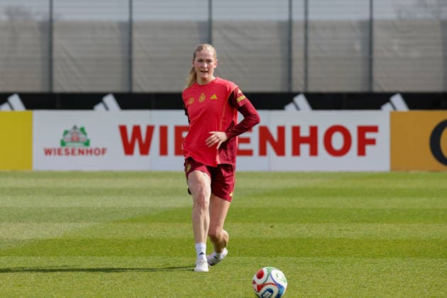 09.04.2026, xgrfx, Fussball DFB-Medientermine, Deutsche Frauennationalmannschaft - Training v.l. Camilla Küver (Deutsche Frauennationalmannschaft) (DFL DFB REGULATIONS PROHIBIT ANY USE OF PHOTOGRAPHS as IMAGE SEQUENCES and or QUASI-VIDEO) Herzogenaurach