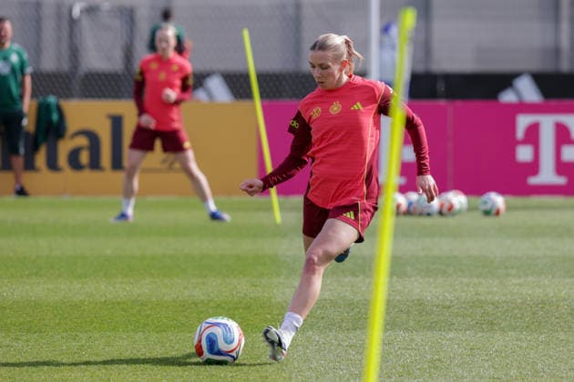 09.04.2026, xgrfx, Fussball DFB-Medientermine, Deutsche Frauennationalmannschaft - Training v.l. Elisa Senß (Deutsche Frauennationalmannschaft) (DFL DFB REGULATIONS PROHIBIT ANY USE OF PHOTOGRAPHS as IMAGE SEQUENCES and or QUASI-VIDEO) Herzogenaurach