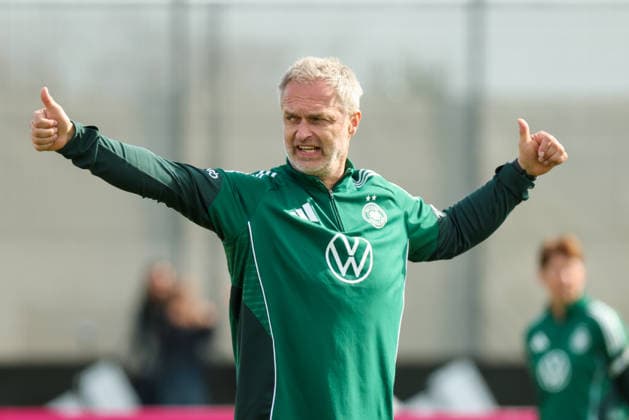 Herzogenaurach, Deutschland 09. April 2026: Länderspielmaßnahme der deutschen Fußballnationalmannschaft der Frauen zur Vorbereitung auf die WM-Qualifikation in Herzogenaurach - Training Im Bild: Bundestrainer Christian Wück Wueck (Deutschland) Copyright: HMBxMedia MadeleinexFantini
