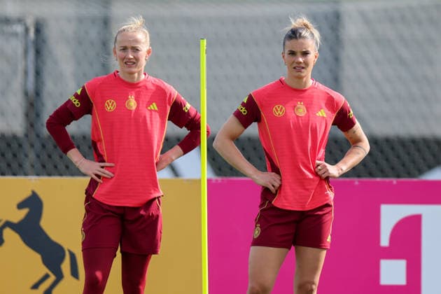 Herzogenaurach, Deutschland 09. April 2026: Länderspielmaßnahme der deutschen Fußballnationalmannschaft der Frauen zur Vorbereitung auf die WM-Qualifikation in Herzogenaurach - Training Im Bild: v.li. Lea Schüller Schueller (Deutschland) und Selina Cerci (Deutschland) Copyright: HMBxMedia MadeleinexFantini