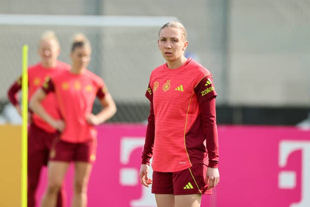 Herzogenaurach, Deutschland 09. April 2026: Länderspielmaßnahme der deutschen Fußballnationalmannschaft der Frauen zur Vorbereitung auf die WM-Qualifikation in Herzogenaurach - Training Im Bild: Elisa Senß Senss (Deutschland) Copyright: HMBxMedia MadeleinexFantini