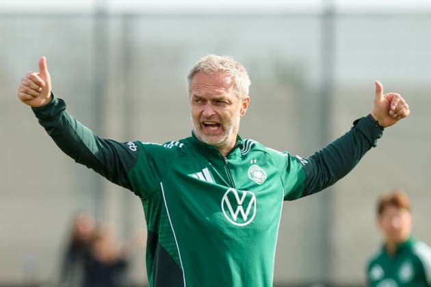 Herzogenaurach, Deutschland 09. April 2026: Länderspielmaßnahme der deutschen Fußballnationalmannschaft der Frauen zur Vorbereitung auf die WM-Qualifikation in Herzogenaurach - Training Im Bild: Bundestrainer Christian Wück Wueck (Deutschland) Copyright: HMBxMedia MadeleinexFantini