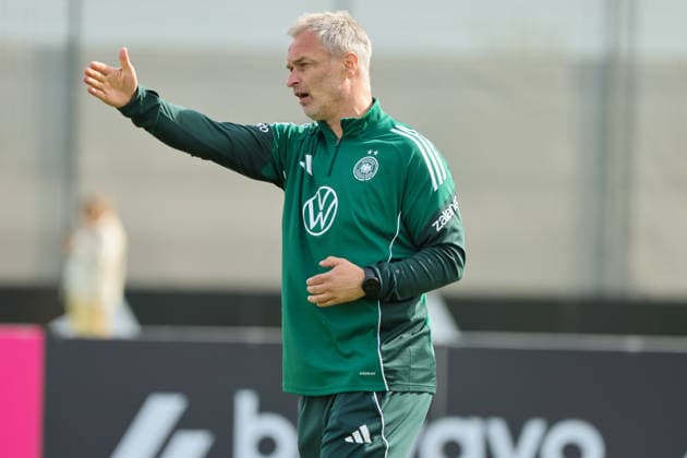 Herzogenaurach, Deutschland 09. April 2026: Länderspielmaßnahme der deutschen Fußballnationalmannschaft der Frauen zur Vorbereitung auf die WM-Qualifikation in Herzogenaurach - Training Im Bild: Bundestrainer Christian Wück Wueck (Deutschland) Copyright: HMBxMedia MadeleinexFantini