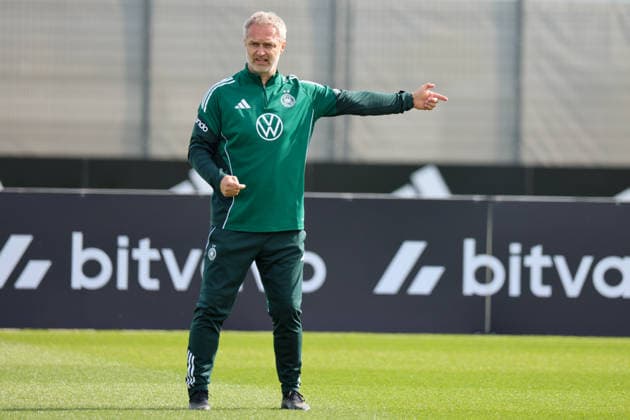Herzogenaurach, Deutschland 09. April 2026: Länderspielmaßnahme der deutschen Fußballnationalmannschaft der Frauen zur Vorbereitung auf die WM-Qualifikation in Herzogenaurach - Training Im Bild: Bundestrainer Christian Wück Wueck (Deutschland) Copyright: HMBxMedia MadeleinexFantini