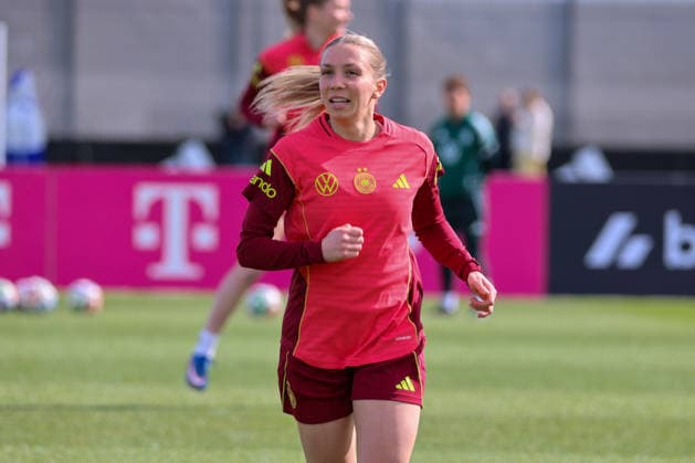 Herzogenaurach, Deutschland 09. April 2026: Länderspielmaßnahme der deutschen Fußballnationalmannschaft der Frauen zur Vorbereitung auf die WM-Qualifikation in Herzogenaurach - Training Im Bild: Elisa Senß Senss (Deutschland) Copyright: HMBxMedia MadeleinexFantini