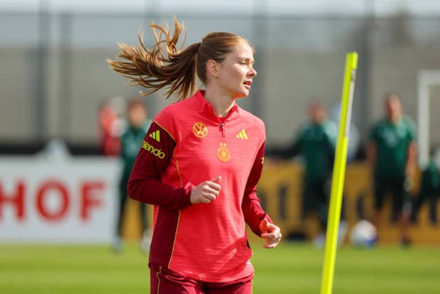 Herzogenaurach, Deutschland 09. April 2026: Länderspielmaßnahme der deutschen Fußballnationalmannschaft der Frauen zur Vorbereitung auf die WM-Qualifikation in Herzogenaurach - Training Im Bild: Sjoeke Nüsken Nuesken (Deutschland) Copyright: HMBxMedia MadeleinexFantini