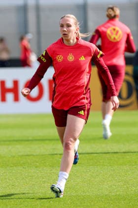 Herzogenaurach, Deutschland 09. April 2026: Länderspielmaßnahme der deutschen Fußballnationalmannschaft der Frauen zur Vorbereitung auf die WM-Qualifikation in Herzogenaurach - Training Im Bild: Elisa Senß Senss (Deutschland) Copyright: HMBxMedia MadeleinexFantini