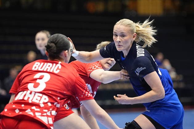 Ellen Voutilainen of Finland and Lara Buric of Croatia during the handball Women s EHF Euro 2026 qualifier match between Finland and Croatia at the Vantaa Arena on 19th April in Vantaa, Finland. (Kalle Parkkinen Newspix24)  Copyright: xKallexParkkinenx NP24kp0387