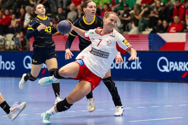 Czech Republic vs Denmark, EHF Euro Cup, Women 2026, Group 2 (B) match in Prague, Czech Republic, April 9, 2026. From left Czech Veronika Holeckova, Ida Marie Dahl of Denmark. (CTKxPhoto MichalxKamaryt) CTKPhotoP2026040907778  CTKPhotoP2026040907778