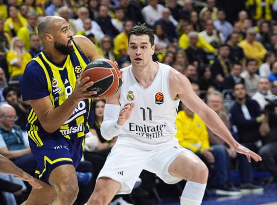 Fenerbahce Beko v Real Madrid - EuroLeague ISTANBUL, TURKIYE - APRIL 9: Talen Jalee Tucker (8) of Fenerbahce Beko in action against Mario Hezonja (11) of Real Madrid during EuroLeague week 37 basketball match between Fenerbahce Beko and Real Madrid at Ulker Sports and Event Hall in Istanbul, Turkiye on April 9, 2026. Esra Bilgin Anadolu Istanbul Turkey. Editorial use only. Please get in touch for any other usage.  Copyright: x2026xAnadoluxEsraxBilginx