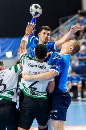 EHF Champions League - Orlen Wisla Plock v Sporting CP Gergo Fazekas, Dawid Dawydzik during the match EHF Champions League Men match between Orlen Wisla Plock and Sporting CP in Plock, Poland on April 9, 2026 Plock Poland  Copyright: xAndrzejxIwanczukx originalFilename:iwanczuk-ehfchamp260409_npxH7.jpg