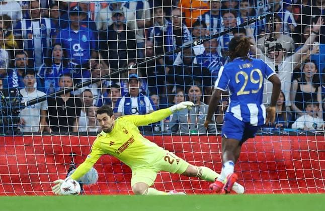Stefan Ortega of Nottingham Forest saves a shot from Terem Moffi of FC Porto Porto v Nottingham Forest, UEFA Europa League, Quarter Final, First Leg, Football, Estadio do Dragao, Porto, Portugal - 09 Apr 2026Porto Estádio do Dragão Portugal EDITORIAL USE ONLY No use with unauthorised audio, video, data, fixture lists, club league logos or live services. Online in-match use limited to 120 images, no video emulation. No use in betting, games or single club league player publications.  Copyright: xMichaelxZemanek Shutterstockx 16811864f