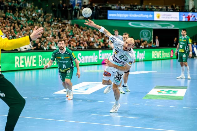 Marcel Schiller (FRISCH AUF! Goeppingen, 24) wirft den Ball beim Siebenmeter, SC DHfK Leipzig vs FRISCH AUF! Goeppingen, Handball, 1. Bundesliga, 28. Spieltag, Saison 2025 2026, 09.04.2026, SC DHfK Leipzig vs FRISCH AUF! Goeppingen, Handball, 1. Bundesliga, 28. Spieltag, Saison 2025 2026, 09.04.2026 Leipzig Copyright: xEibner-Pressefoto LauraxRoemerx EP_LRR