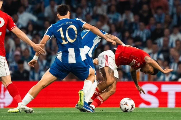 FC Porto v Nottingham Forest. Europe League Players of FC Porto and Nottingham Forest during the Europe Leage match, between FC Porto and Nottingham Forest played at Estadio do Dragao on April 9, 2026 in Oporto, Portugal Oporto Portugal Copyright: xAdrianxFernandezx xAgenciaxLOFx