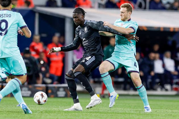 UEFA Europa League quarter-final first leg Bologna vs Aston Villa Football Club Aston Villa s Belgian midfielder Amadou Onana challenges for the ball with Bologna s Italian midfielder Tommaso Pobega during UEFA Europa League quarter-final first leg Bologna vs Aston Villa Football Club at Renato Dall Ara Stadium on April 09, 2026, Bologna. _BPH0799_1 Copyright: xAntonioxBalascox