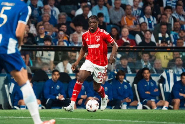 FC Porto v Nottingham Forest. Europe League Player of Nottingham Forest during the Europe Leage match, between FC Porto and Nottingham Forest played at Estadio do Dragao on April 9, 2026 in Oporto, Portugal Oporto Portugal Copyright: xAdrianxFernandezx xAgenciaxLOFx