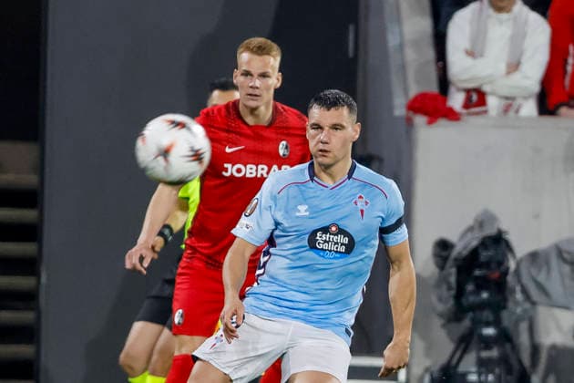 Philipp Lienhart (SC Freiburg, 03) und Ferran Jutgla (Celta Vigo, 09) , Deutschland, Fussball, UEFA Europa League, Viertelfinale, 2025 2026, SC Freiburg vs. Celta Vigo, 09.04.2026, Freiburg im Breisgau Europa-Park Stadion (Stadion am Deutschland Copyright: xGrantxHubbsx