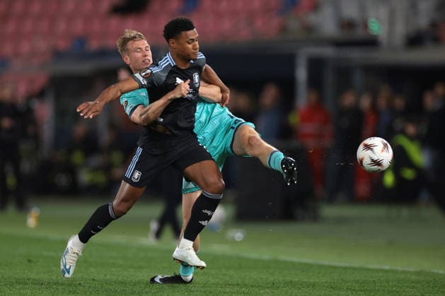 Bologna, Italy, 9th April 2026. Torbjorn Heggem of Bologna FC tussles with Ollie Watkins of Aston Villa FC during the Bologna vs Aston Villa UEFA Europa League Quarter Final 1st Leg match at Renato Dall Ara, Bologna. Picture credit should read: Jonathan Moscrop Sportimage EDITORIAL USE ONLY. No use with unauthorised audio, video, data, fixture lists, club league logos or live services. Online in-match use limited to 120 images, no video emulation. No use in betting, games or single club league player publications. SPI_007_JM_BOLOGNA_VILLA_UEL SPI-4645-0007