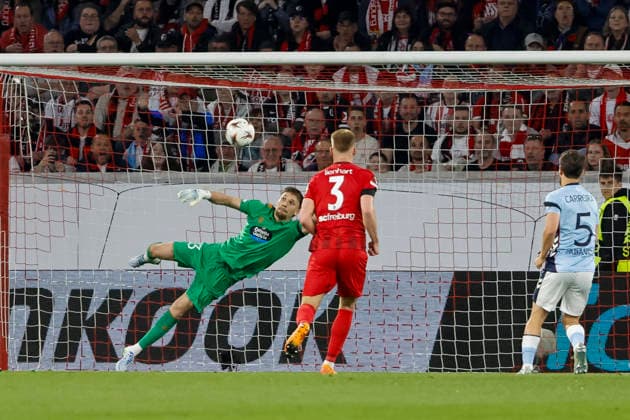 1:0 Tor fuer SC Freiburg durch Vincenzo Grifo (SC Freiburg, 32) , Deutschland, Fussball, UEFA Europa League, Viertelfinale, 2025 2026, SC Freiburg vs. Celta Vigo, 09.04.2026, Freiburg im Breisgau Europa-Park Stadion (Stadion am Deutschland Copyright: xGrantxHubbsx
