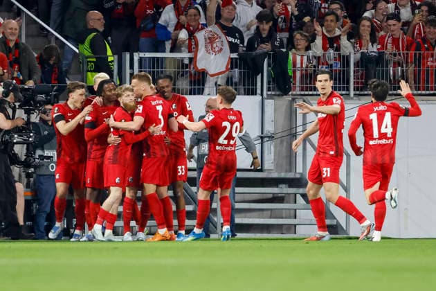 Torjubel SC Freiburg beim 1:0 durch Vincenzo Grifo (SC Freiburg, 32) , Deutschland, Fussball, UEFA Europa League, Viertelfinale, 2025 2026, SC Freiburg vs. Celta Vigo, 09.04.2026, Freiburg im Breisgau Europa-Park Stadion (Stadion am Deutschland Copyright: xGrantxHubbsx