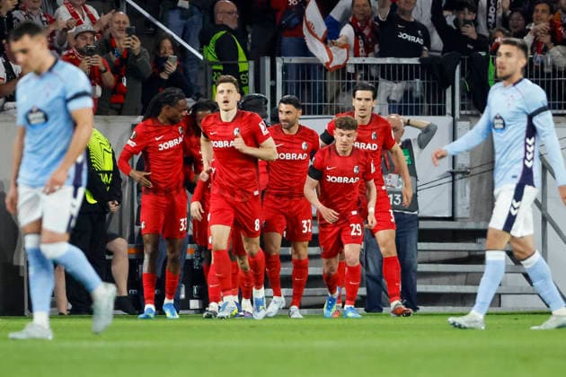 Torjubel SC Freiburg beim 1:0 durch Vincenzo Grifo (SC Freiburg, 32) , Deutschland, Fussball, UEFA Europa League, Viertelfinale, 2025 2026, SC Freiburg vs. Celta Vigo, 09.04.2026, Freiburg im Breisgau Europa-Park Stadion (Stadion am Deutschland Copyright: xGrantxHubbsx