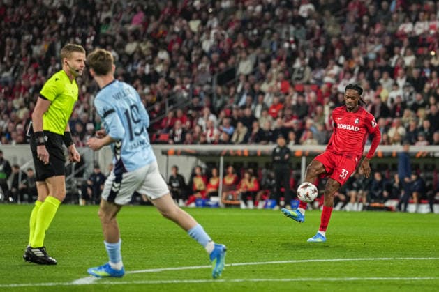 UEFA Europa League: SC Freiburg vs RC Celta Vigo, 09.04.2026 Jordy Makengo (SC Freiburg, 33) am Ball UEFA Europa League: SC Freiburg vs RC Celta Vigo, Europa-Park-Stadion, 09.04.2026 Copyright: xBEAUTIFULxSPORTS Boscox