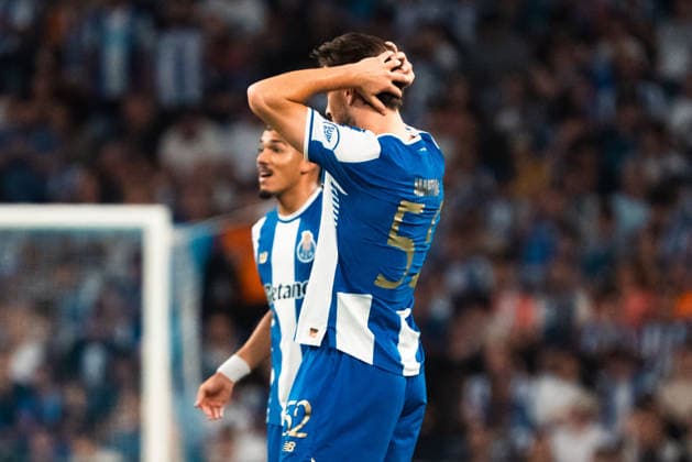 FC Porto v Nottingham Forest. Europe League Goal of Nottingham Forest during the Europe Leage match, between FC Porto and Nottingham Forest played at Estadio do Dragao on April 9, 2026 in Oporto, Portugal Oporto Portugal Copyright: xAdrianxFernandezx xAgenciaxLOFx