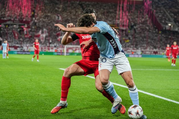 UEFA Europa League: SC Freiburg vs RC Celta Vigo, 09.04.2026 Zweikampf zwischen Igor MatanoviÄ‡ (SC Freiburg, 31) und Marcos Alonso (RC Celta Vigo, 20) UEFA Europa League: SC Freiburg vs RC Celta Vigo, Europa-Park-Stadion, 09.04.2026 Copyright: xBEAUTIFULxSPORTS Boscox