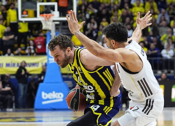 Fenerbahce Beko v Real Madrid - EuroLeague ISTANBUL, TURKIYE - APRIL 9: Nicolo Melli (2nd R) of Fenerbahce Beko in action against Facundo Campazzo (7) of Real Madrid during EuroLeague week 37 basketball match between Fenerbahce Beko and Real Madrid at Ulker Sports and Event Hall in Istanbul, Turkiye on April 9, 2026. Esra Bilgin Anadolu Istanbul Turkey. Editorial use only. Please get in touch for any other usage.  Copyright: x2026xAnadoluxEsraxBilginx