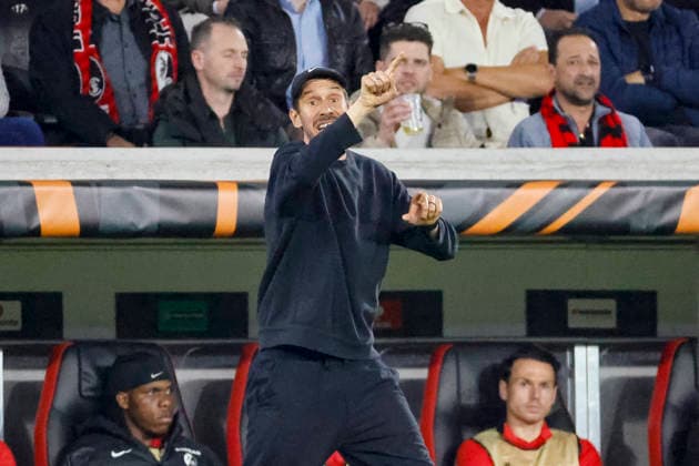 Julian Schuster (SC Freiburg, Trainer), Mimik, Gesichtsausdruck, Emotion , Deutschland, Fussball, UEFA Europa League, Viertelfinale, 2025 2026, SC Freiburg vs. Celta Vigo, 09.04.2026, Freiburg im Breisgau Europa-Park Stadion (Stadion am Deutschland Copyright: xGrantxHubbsx